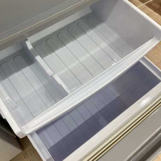 【6か月間の動作保証付き】SHARPの2ドア冷蔵庫SH-D14B-Sのご紹介です