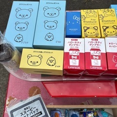 リラックマ・スヌーピー・ハローキティ・サンリオなど 人気キャラのコップ・グラス・お皿・マグカップ・ボウル・お弁当グッズなどをまとめて販売中です✨の画像