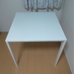 IKEAテーブルの画像