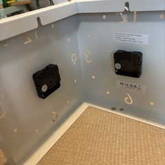 メタルウォールコーナークロック　壁掛け時計の画像