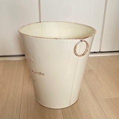 ゴミ箱　ダストボックス　クリーム色　おしゃれの画像