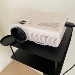 【お譲りします】プロジェクターと置く台の画像