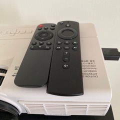 【お譲りします】プロジェクターと置く台の画像