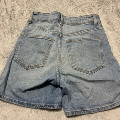 エイチアンドエム　H &M デニムショートパンツ　サイズEUR36(S〜M)の画像