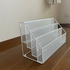 美品！マガジンラック(ニトリ)　の画像