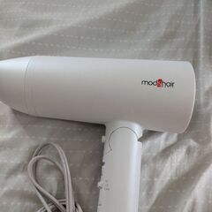 ポータブルスピーカー、ドライヤー、バックの画像