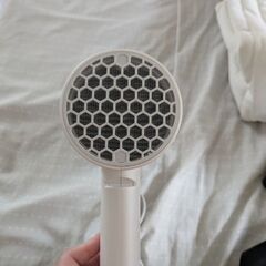 ポータブルスピーカー、ドライヤー、バックの画像