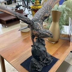 鷹の置物 金属製品の画像