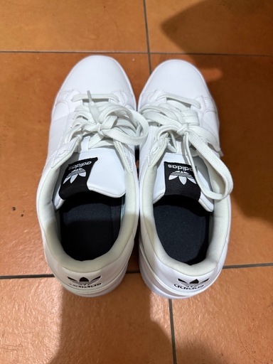 【ほぼ新品】adidas スニーカー白