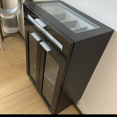 ガラスキャビネットの画像