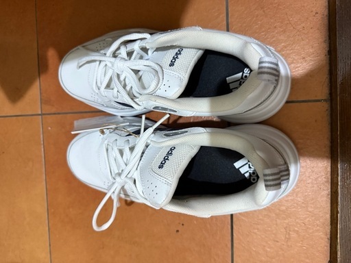 【完全新品タグ付き】adidas スニーカー 白 26cm