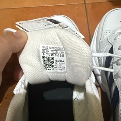 【完全新品タグ付き】adidas スニーカー 白 26cmの画像