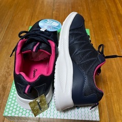 新品未使用品　スニーカー　幅広5E の画像