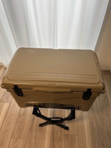 【スタンド付美品】45QT アイスランドクーラーボックス サンド 