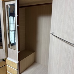 レトロ洋服タンスの画像