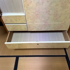 レトロ洋服タンスの画像