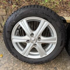 アルミホイール付きスタッドレスタイヤ４本セットの画像