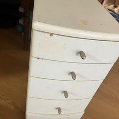 脚が可愛い小物用収納家具♡ 無料
の画像