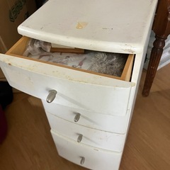 脚が可愛い小物用収納家具♡ 無料
の画像