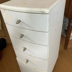 脚が可愛い小物用収納家具♡ 無料
の画像