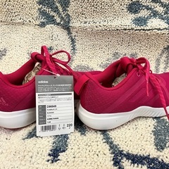 【新品】adidasスニーカーの画像