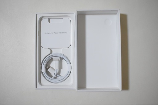 新品 iPhone SE 3 スターライト 64gb SIMフリー