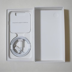 新品 iPhone SE 3 スターライト 64gb SIMフリーの画像