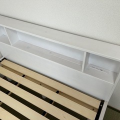 ダブルベッドフレームの画像