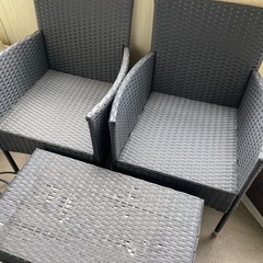 謝礼金あり。カフェテーブル、床材等の画像