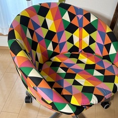 カラフルな椅子の画像