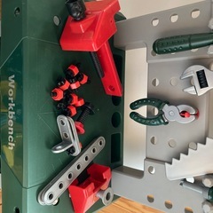 BOSCH ワークベンチセット　と　組み立ておもちゃの画像
