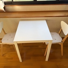 IKEA ダイニングテーブル イス 伸縮可能の画像