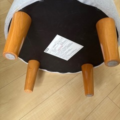 ニトリ　木脚スツール　ミーノ丸型の画像