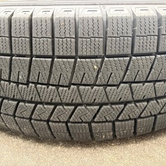 215/60R17ホイール付きスタッドレスタイヤ4本の画像