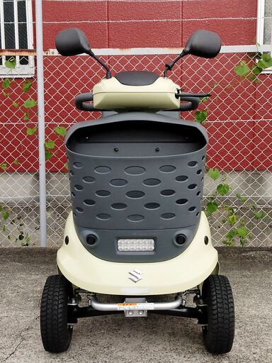 ☆美品!☆ SUZUKI/ｽｽﾞｷ ｾﾆｱｶｰ ET4DB 2023年製 電動 車椅子 ｼﾙﾊﾞｰ