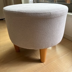 ニトリ　木脚スツール　ミーノ丸型の画像