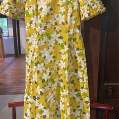 フラダンス衣装とレイ複数セット(イエロー)の画像