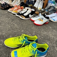 美品】PENALTY フットサルシューズ HABILIDOSO イエロー×ブルー 26cm前後    🔥鮮やかカラー✨ PENALTY フットサルシューズ HABILIDOSO／人工芝・トレーニング向け／美品！ の画像