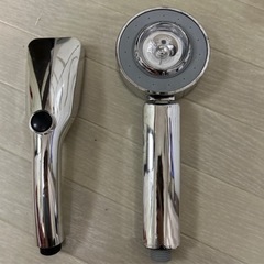 シャワー2個　　　椅子3脚の画像