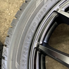 【新品】 値下げ中。
YOKOHAMA iceGUARD 6 iG60 スタッドレスタイヤ 165/55R14 4本セット 2023年  ホイールサイズ　R14 5.5J -25　×4本おまけ(メーカー不明)マットブラック塗装 の画像