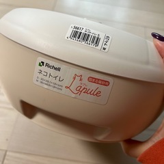 猫トイレ（固まる砂用）中古の画像