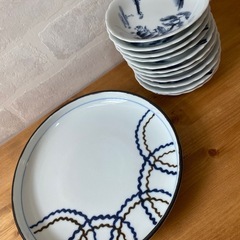 大皿×1枚・小皿×11枚の画像