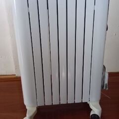 デロンギRHJ65L0915オイルヒーター ホワイト スリムデザインの画像