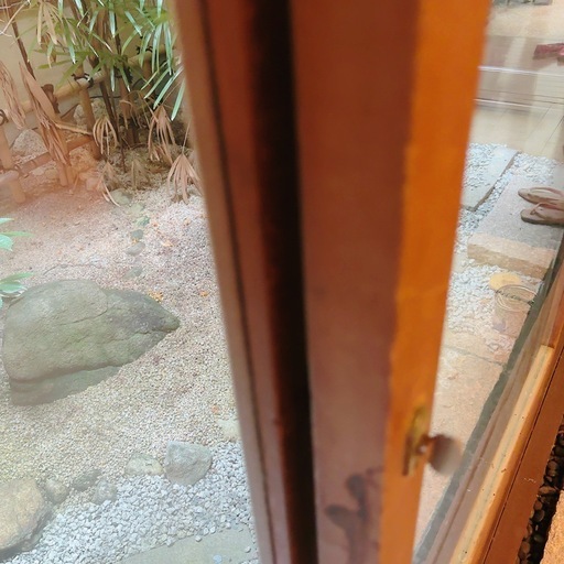 （美品）中庭を楽しむ4枚のガラス窓﻿ 掃き出し窓
