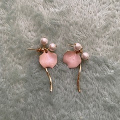 ピアス　ピンク　はなびら　ゆれるの画像