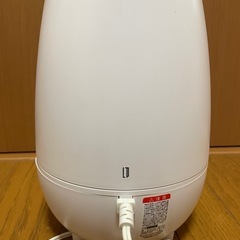 卓上加湿器　ホワイト　一人暮らしの部屋やデスク周りにの画像