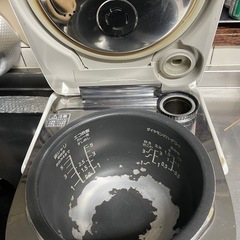 PanasonicスチームIH 5.5合炊き炊飯器　釜剥がれありますが普通に使用できてます。の画像