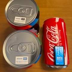 コカコーラの空き缶3点とタオル新品1まい1枚の画像
