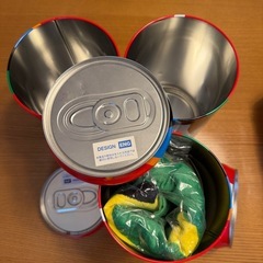 コカコーラの空き缶3点とタオル新品1まい1枚の画像