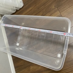衣装ケース　収納　クリアケース　フタあり　ローラー付きの画像